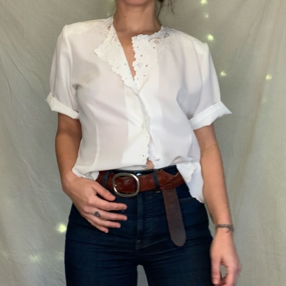 Vintage White blouse with embroidered edges. Size small. - Picture 3 of 5